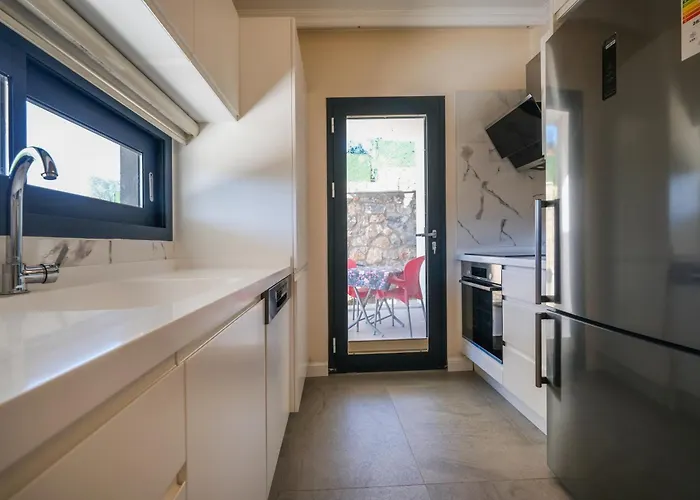 Kizilagacta Oezel Havuzlu Genis Bahceli Lueks Dom wakacyjny *