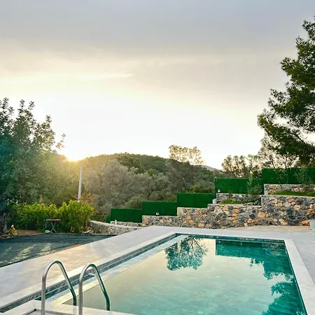 Tatil Evi Kızılağaçta özel Havuzlu Geniş Bahçeli Lüks Bodrum