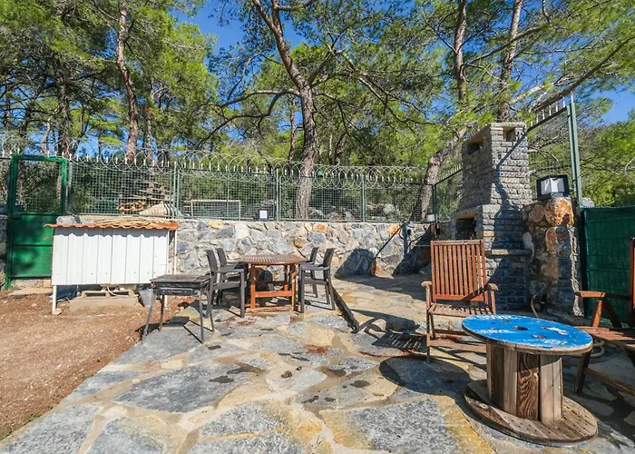 Kizilagacta Oezel Havuzlu Genis Bahceli Lueks Bodrum