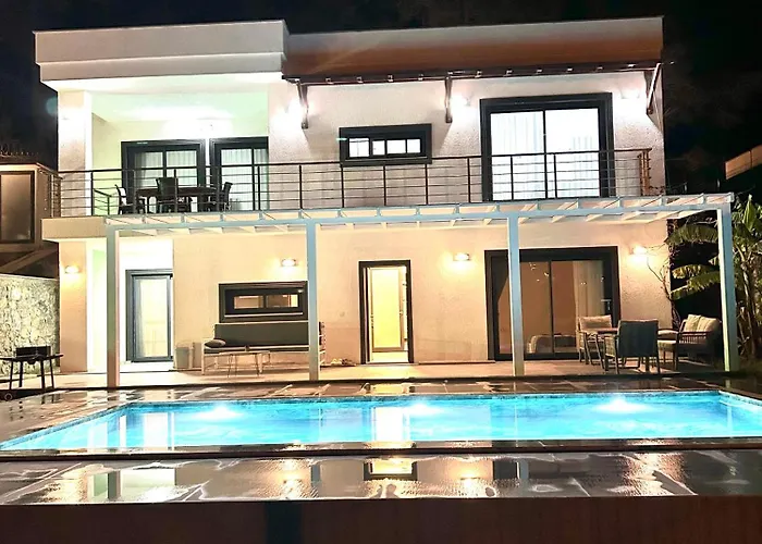 Kizilagacta Oezel Havuzlu Genis Bahceli Lueks *