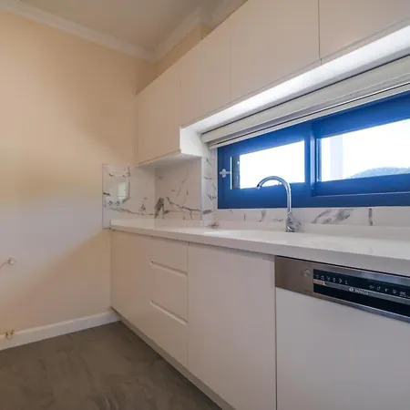 Kizilagacta Oezel Havuzlu Genis Bahceli Lueks בודרום