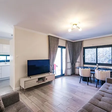 Kizilagacta Oezel Havuzlu Genis Bahceli Lueks بودروم