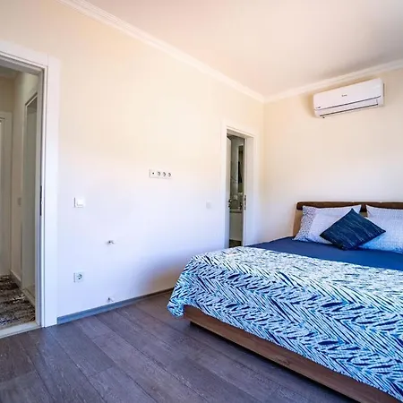 Kizilagacta Oezel Havuzlu Genis Bahceli Lueks בית נופש