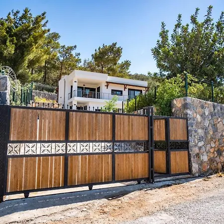 Kizilagacta Oezel Havuzlu Genis Bahceli Lueks Bodrum