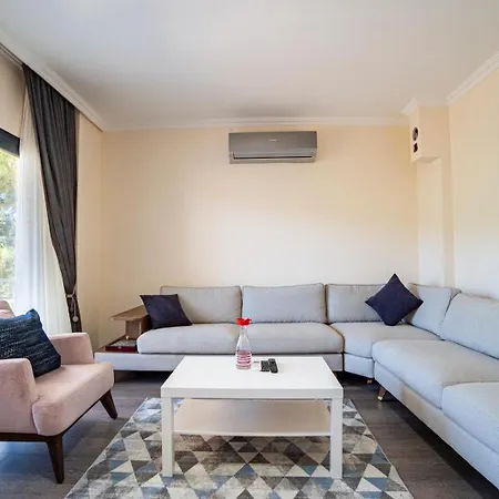 Kizilagacta Oezel Havuzlu Genis Bahceli Lueks Holiday home *