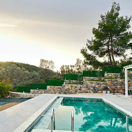 Kizilagacta Oezel Havuzlu Genis Bahceli Lueks *