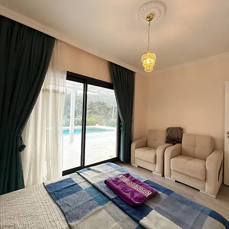 Kizilagacta Oezel Havuzlu Genis Bahceli Lueks בית נופש