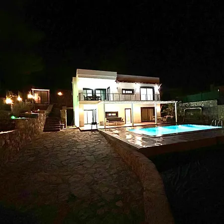 Kizilagacta Oezel Havuzlu Genis Bahceli Lueks * בודרום