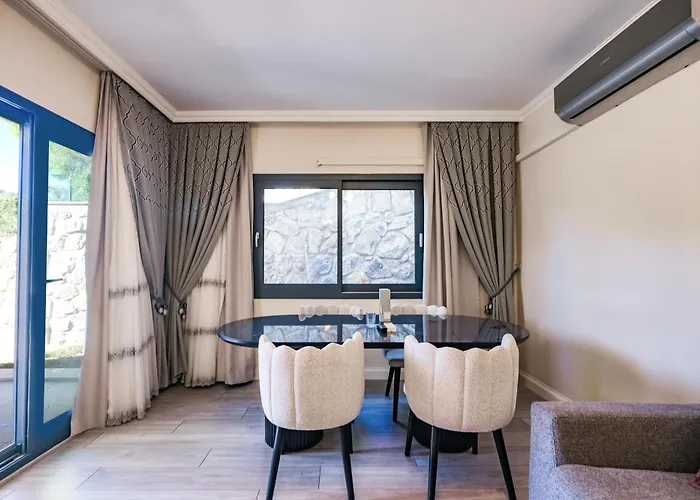 Kizilagacta Oezel Havuzlu Genis Bahceli Lueks * Bodrum