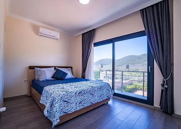 Kizilagacta Oezel Havuzlu Genis Bahceli Lueks