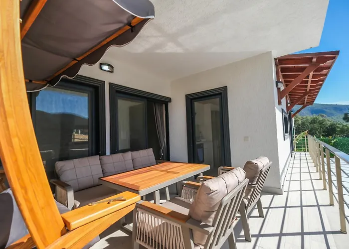 Kizilagacta Oezel Havuzlu Genis Bahceli Lueks