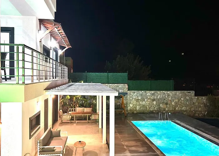 Feriehus Kizilagacta Oezel Havuzlu Genis Bahceli Lueks *