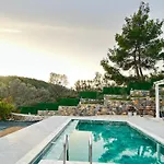 Kizilagacta Oezel Havuzlu Genis Bahceli Lueks *
