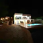 Kizilagacta Oezel Havuzlu Genis Bahceli Lueks * بودروم