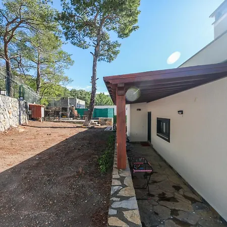 Kizilagacta Oezel Havuzlu Genis Bahceli Lueks Casa vacanze *