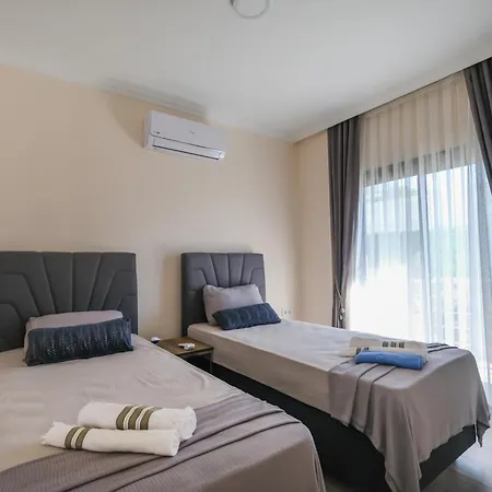 Kizilagacta Oezel Havuzlu Genis Bahceli Lueks *