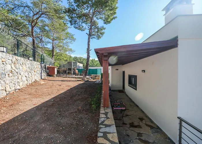 Kizilagacta Oezel Havuzlu Genis Bahceli Lueks Casa vacanze *