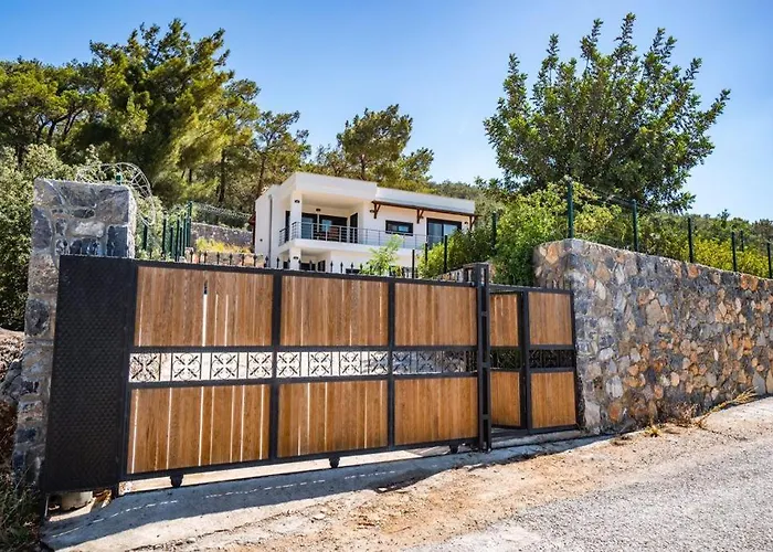 Kizilagacta Oezel Havuzlu Genis Bahceli Lueks Bodrum