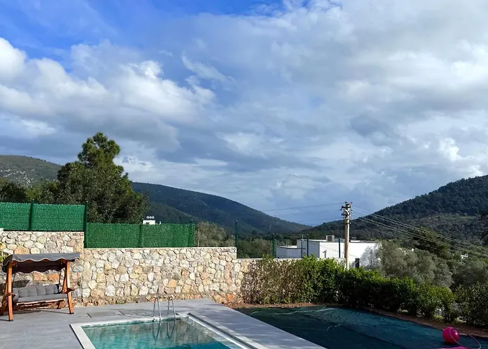 Kizilagacta Oezel Havuzlu Genis Bahceli Lueks Casa vacanze